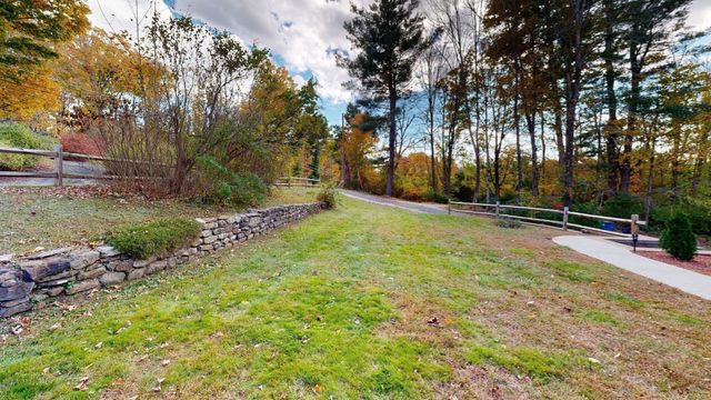51 Warren Rd, Brimfield, MA 01010