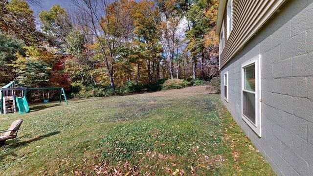 51 Warren Rd, Brimfield, MA 01010
