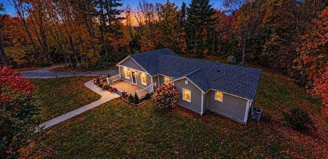 51 Warren Rd, Brimfield, MA 01010