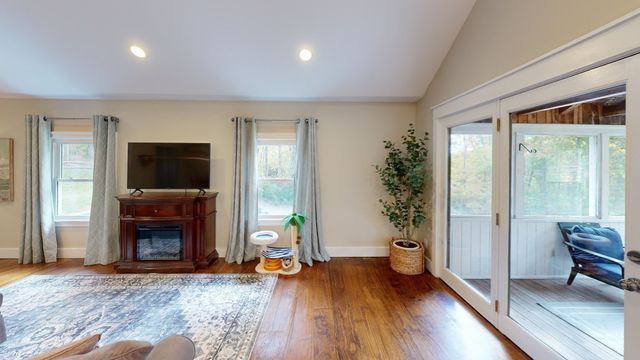 51 Warren Rd, Brimfield, MA 01010