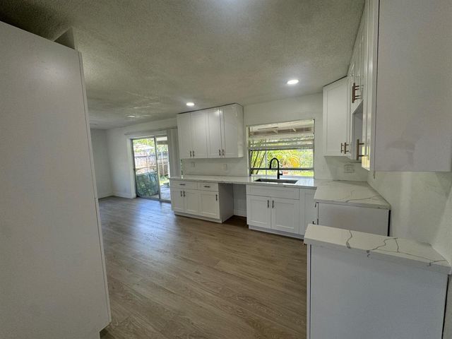 6260 SW 6TH Street, Margate, FL 33068