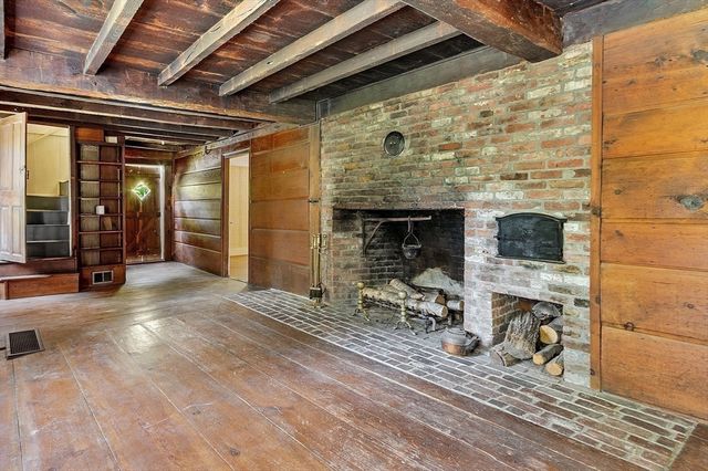 573 Longley Rd, Groton, MA 01450