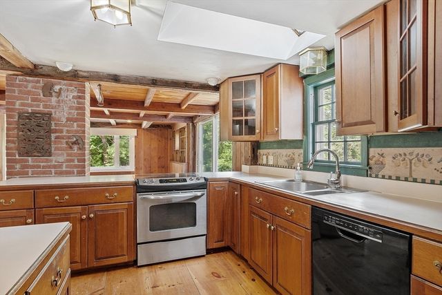 573 Longley Rd, Groton, MA 01450