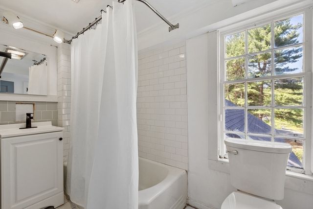 573 Longley Rd, Groton, MA 01450