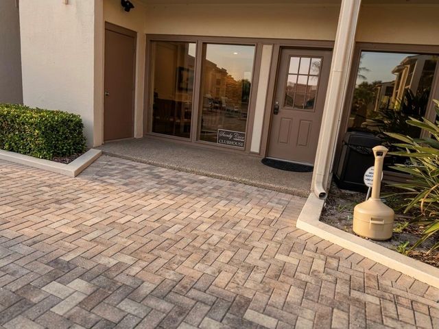 554 ORANGE DRIVE 15, Altamonte Springs, FL 32701