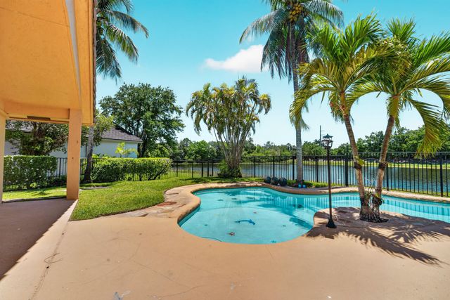 3043 Lakewood Drive, Weston, FL 33332