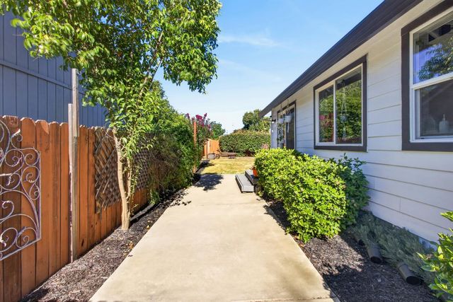 213 K St, Lincoln, CA 95648