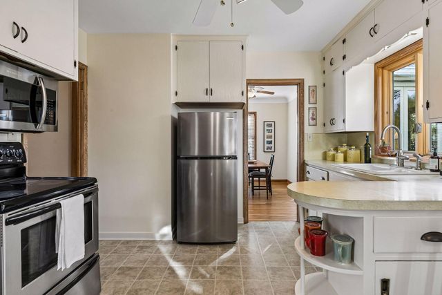 899 Fairview Avenue S, Saint Paul, MN 55116
