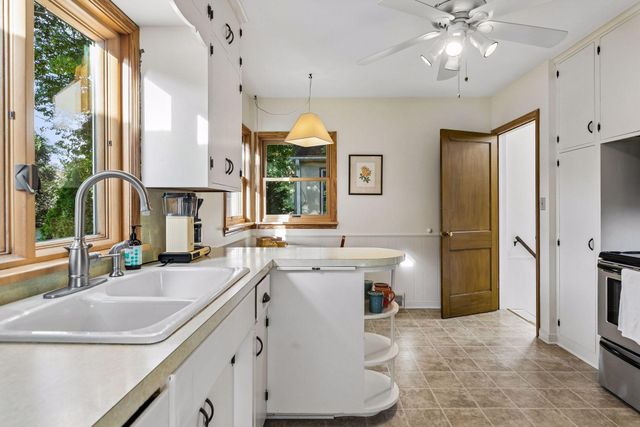 899 Fairview Avenue S, Saint Paul, MN 55116