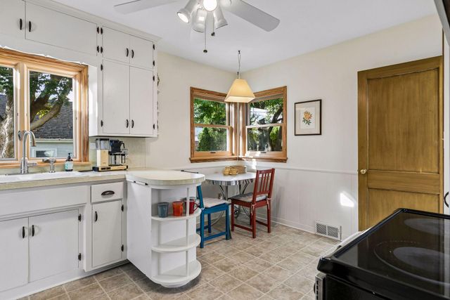 899 Fairview Avenue S, Saint Paul, MN 55116