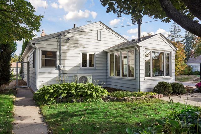 899 Fairview Avenue S, Saint Paul, MN 55116