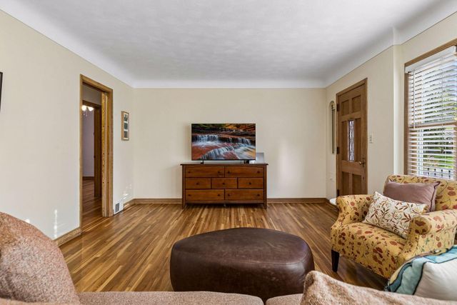899 Fairview Avenue S, Saint Paul, MN 55116