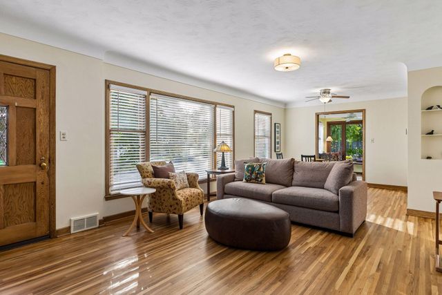 899 Fairview Avenue S, Saint Paul, MN 55116