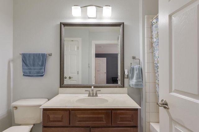 14 TORRINGTON LN, The Hills, TX 78738