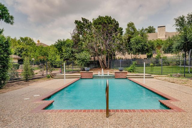 14 TORRINGTON LN, The Hills, TX 78738
