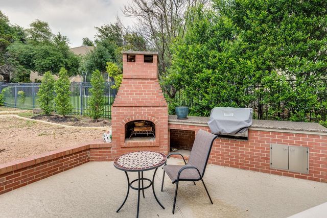 14 TORRINGTON LN, The Hills, TX 78738