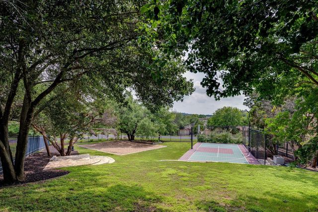 14 TORRINGTON LN, The Hills, TX 78738