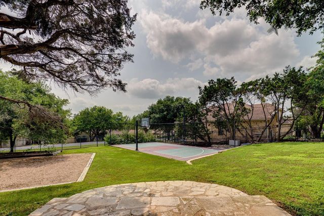 14 TORRINGTON LN, The Hills, TX 78738