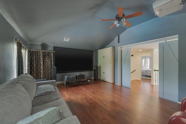 14 TORRINGTON LN, The Hills, TX 78738