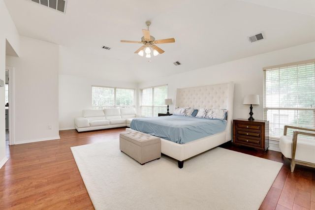 14 TORRINGTON LN, The Hills, TX 78738