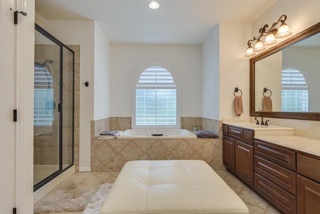 14 TORRINGTON LN, The Hills, TX 78738