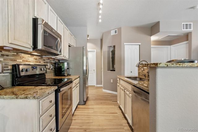 10336 W 55th Place 101, Arvada, CO 80002