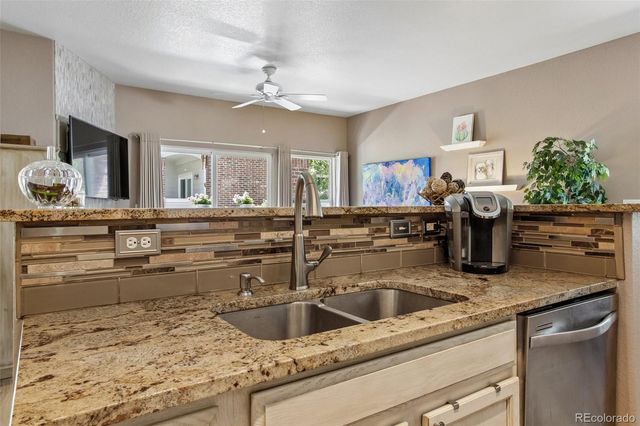 10336 W 55th Place 101, Arvada, CO 80002