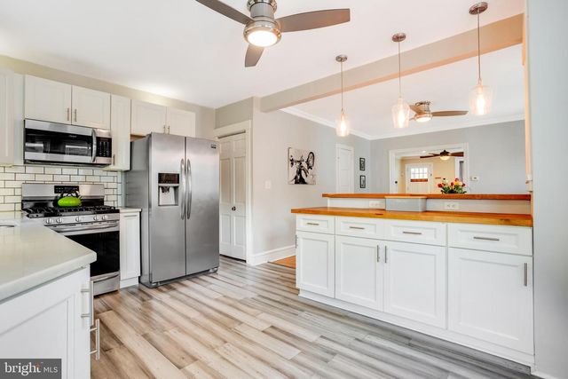 556 FAIRTHORNE AVE, Philadelphia, PA 19128