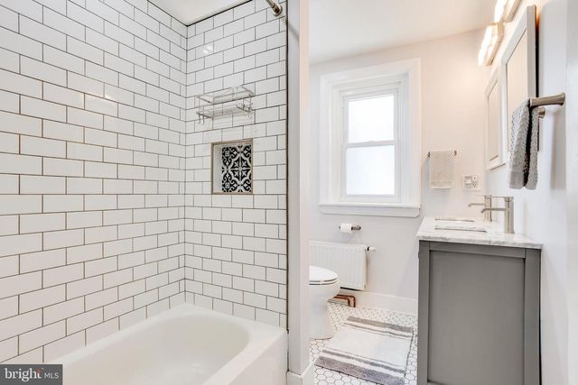 556 FAIRTHORNE AVE, Philadelphia, PA 19128