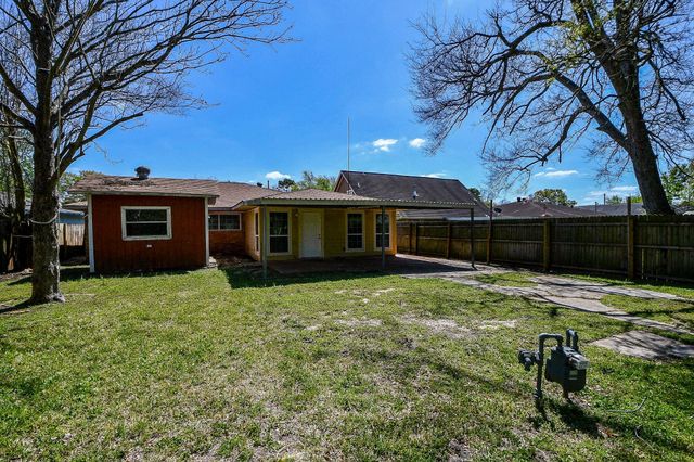 515 Westside Court, Pasadena, TX 77502