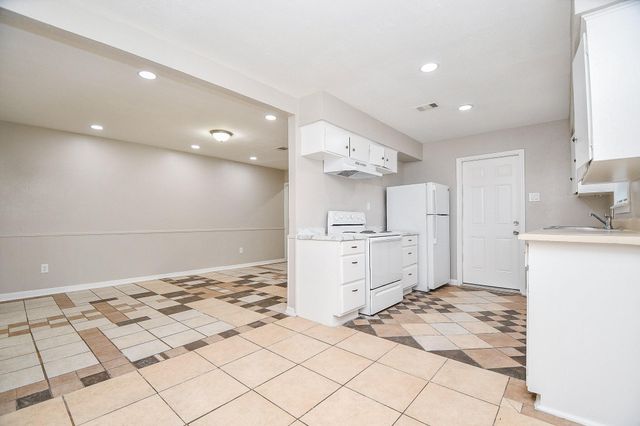 515 Westside Court, Pasadena, TX 77502