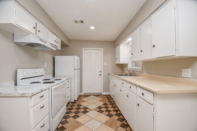 515 Westside Court, Pasadena, TX 77502