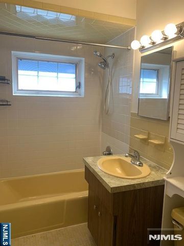 180 High Street 4, Nutley, NJ 07110
