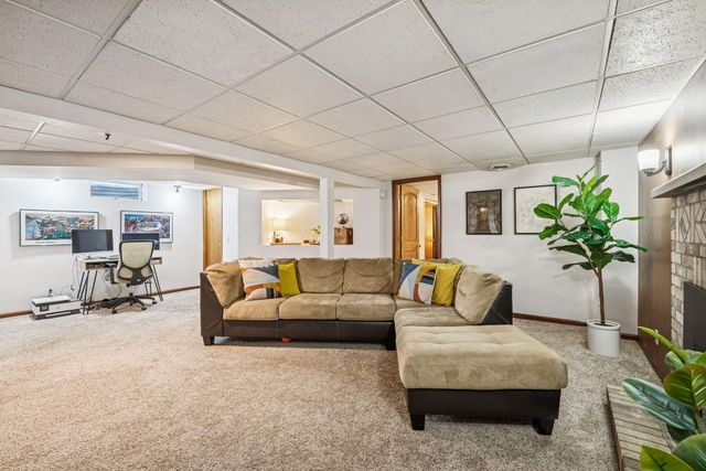 2941 Noble Avenue N, Golden Valley, MN 55422