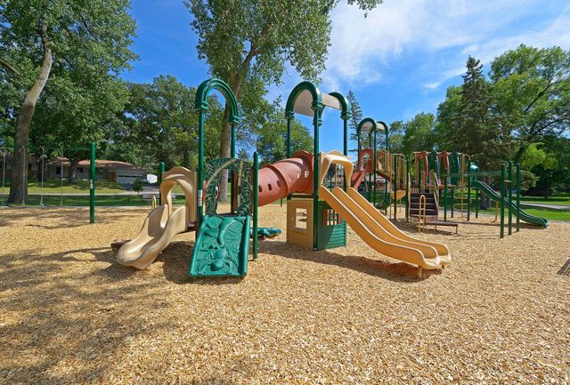 2941 Noble Avenue N, Golden Valley, MN 55422