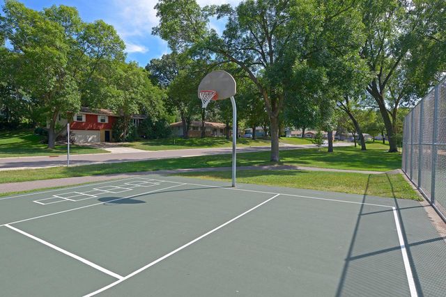 2941 Noble Avenue N, Golden Valley, MN 55422