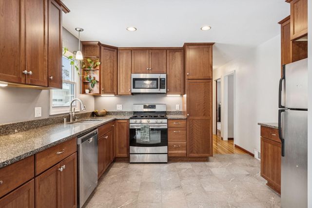 2941 Noble Avenue N, Golden Valley, MN 55422