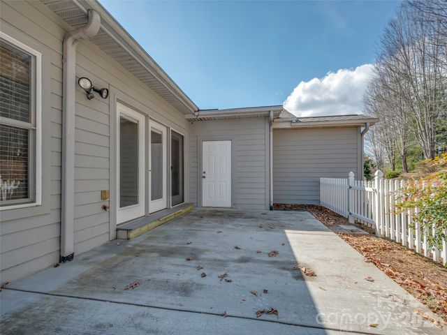 21 Holiday Drive, Arden, NC 28704