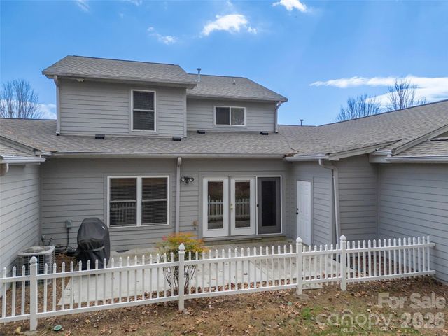 21 Holiday Drive, Arden, NC 28704