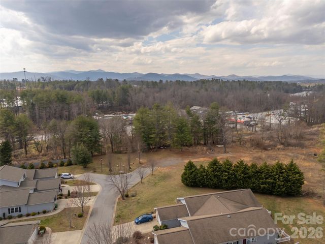 21 Holiday Drive, Arden, NC 28704