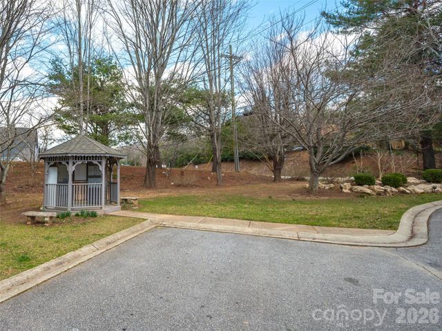 21 Holiday Drive, Arden, NC 28704