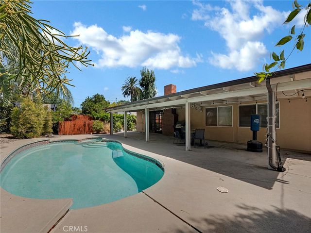 9527 oso Avenue, Chatsworth, CA 91311