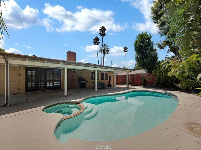 9527 oso Avenue, Chatsworth, CA 91311