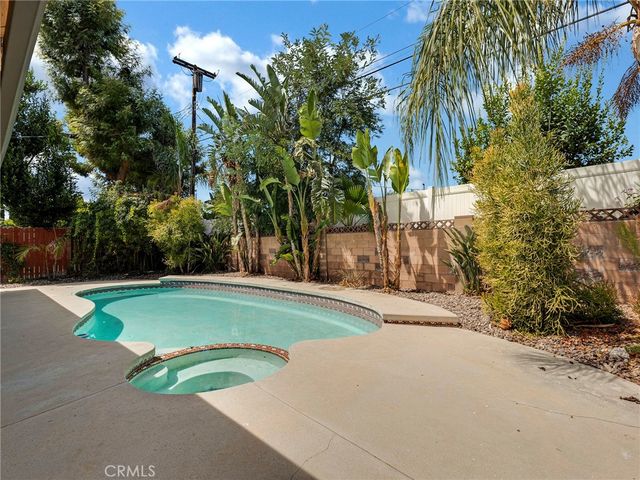 9527 oso Avenue, Chatsworth, CA 91311