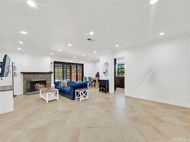 9527 oso Avenue, Chatsworth, CA 91311