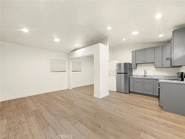 9527 oso Avenue, Chatsworth, CA 91311