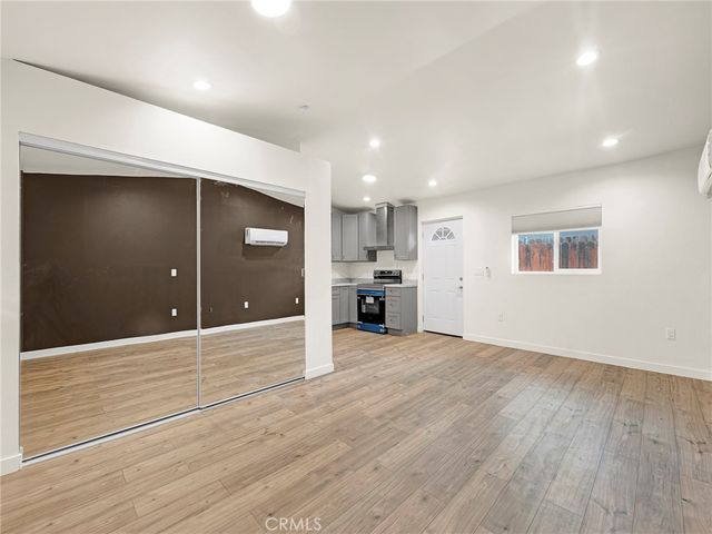 9527 oso Avenue, Chatsworth, CA 91311