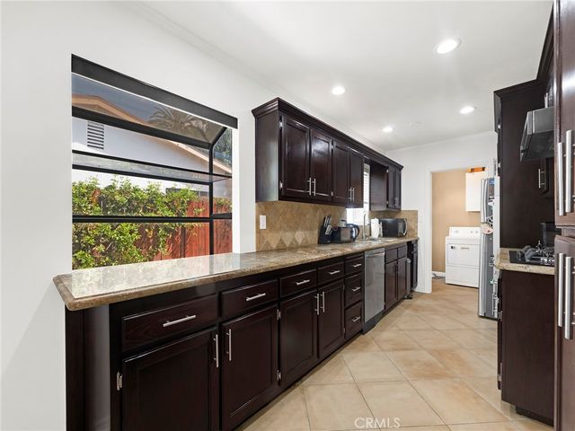 9527 oso Avenue, Chatsworth, CA 91311