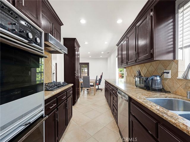 9527 oso Avenue, Chatsworth, CA 91311