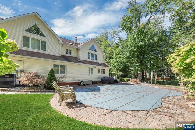 59 Lockwood Drive, Waldwick, NJ 07463